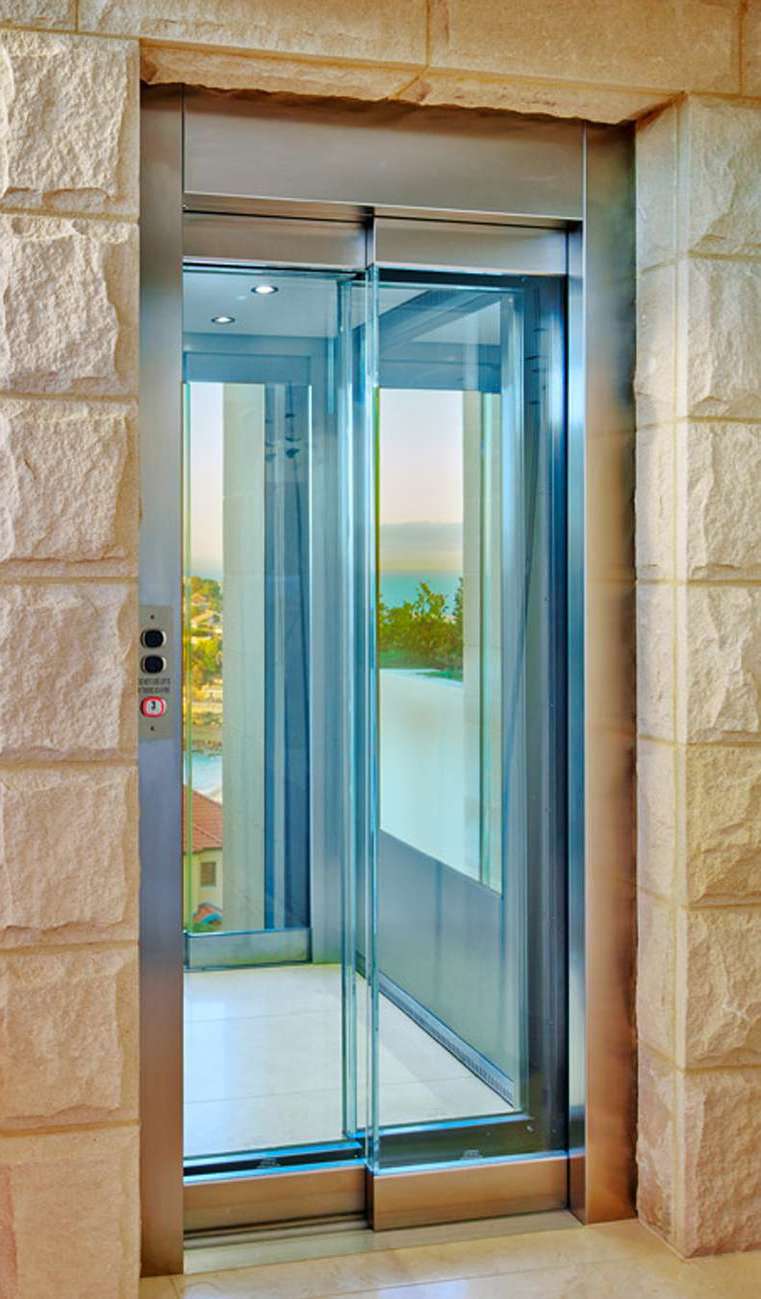 AUTOMATIC GLASS DOORS